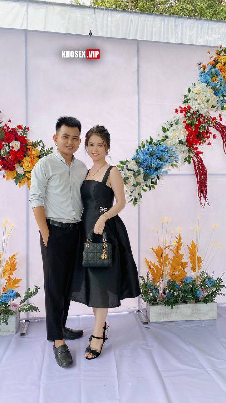 Vợ dâm đãng thích thả rông đụ public (Full Clip + Pic) - Hình 02