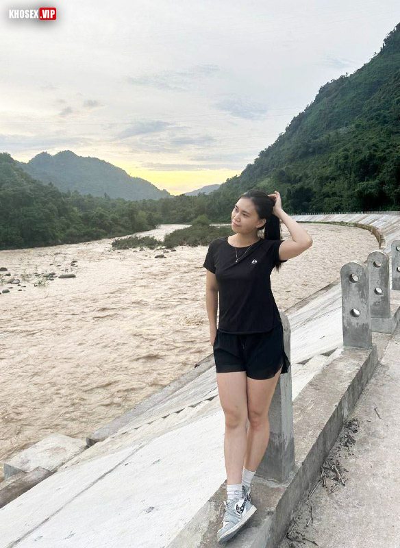 Vợ dâm lồn múp thích cosplay khi chịch – Phần 2 - Hình 02