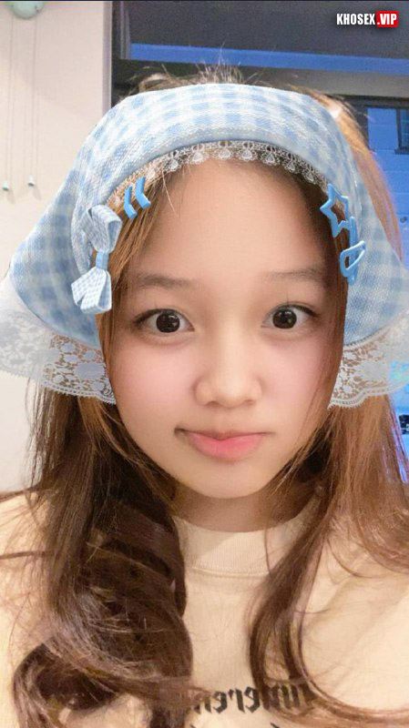 Banh chân ra cho anh địt em sướng rên - Hình 02