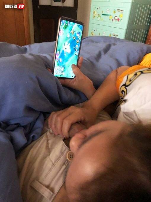 Cho vợ chơi some không bao với 2 thằng bạn rên dữ dội - Hình 06