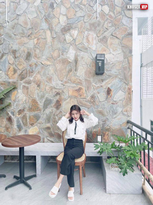 Chồng địt nát lồn vợ đi vợ sướng vợ đái ra mất - Hình 03