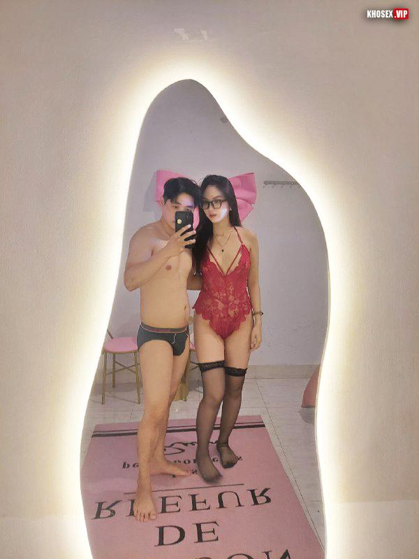 Clip sex Em đeo kính váy xanh xinh dâm dáng ngon cực Hot (Full Clip + Pic) – Phần 6 - Hình 02