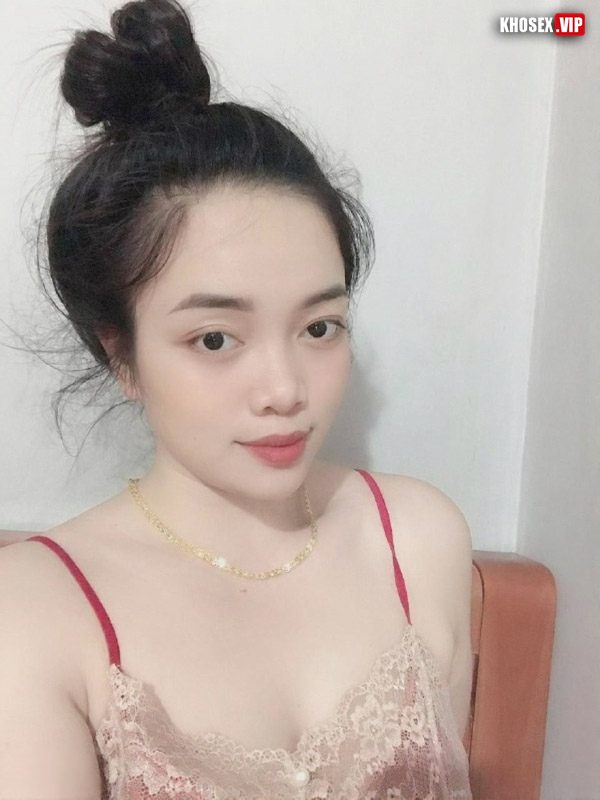 Vợ dâm vú to dùng vú kẹp cu chồng và bị chồng đụ - Hình 01