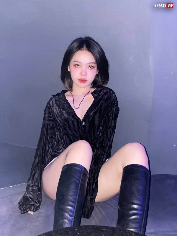 Vừa chịch vừa vỗ mông em người yêu cực ngon (Full Clip + Pic) - Hình 06