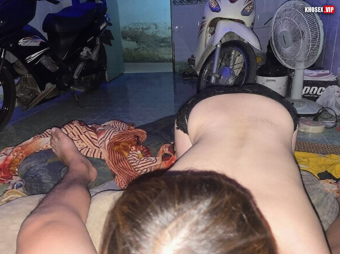 Cặp đôi thích đụ public chịch nhau trước cửa phòng trọ - Phần 2 - Hình 25