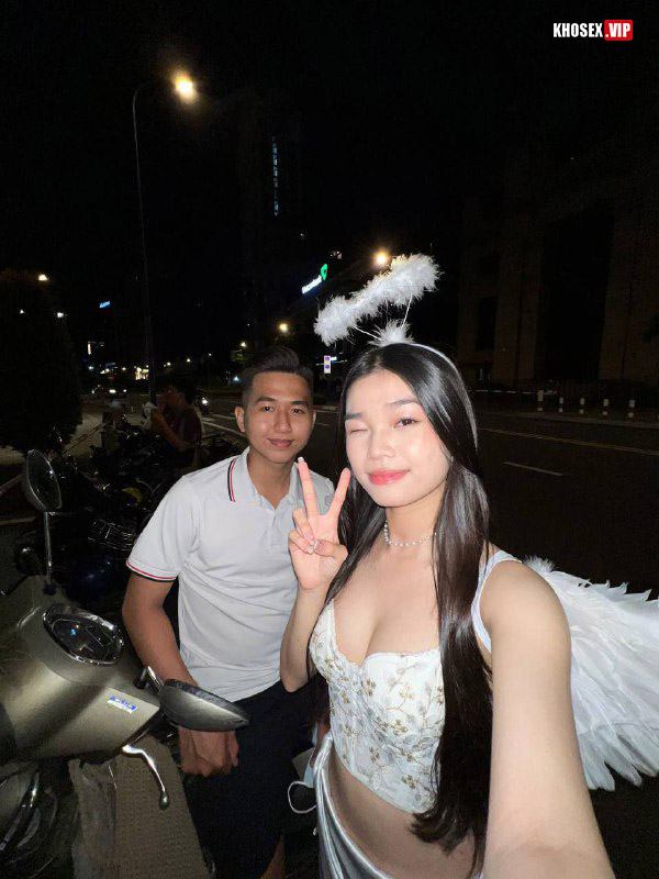 Clip sex Em teen xinh và bạn trai, em bú cái nét dâm quá - Phần 2 -Hình 04