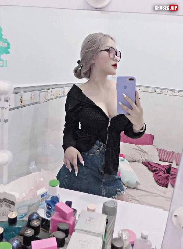 Cưỡi ngựa em sướng quá bướm ra nhiều nước ướt hết chim - Hình 02