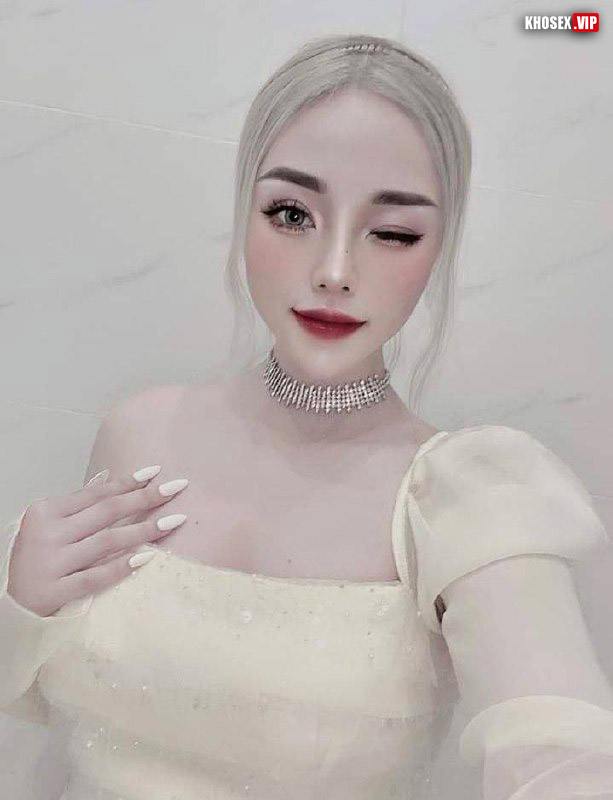 Cưỡi ngựa em sướng quá bướm ra nhiều nước ướt hết chim - Hình 03