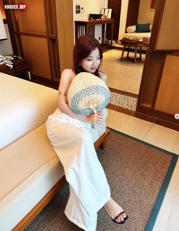 Gái xinh bú cu anh cả buổi mới cho anh địt - Phần 3 - Hình 01