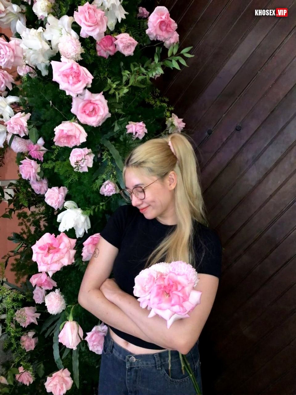 Phê quá à chồng bắn nha vợ (Full Clip + Pic) - Hình 02