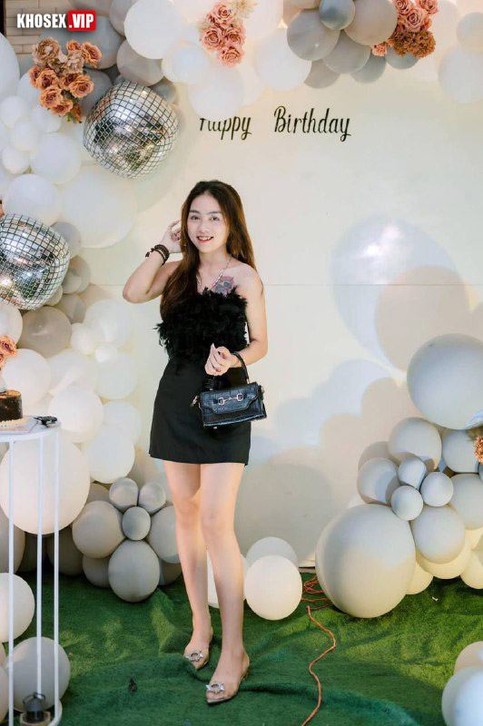 Siêu phẩm em Lê Na 19t (cô chủ nhỏ) ngực bự, bím khít đụ rên cực nứng - Phần 2 - Hình 01