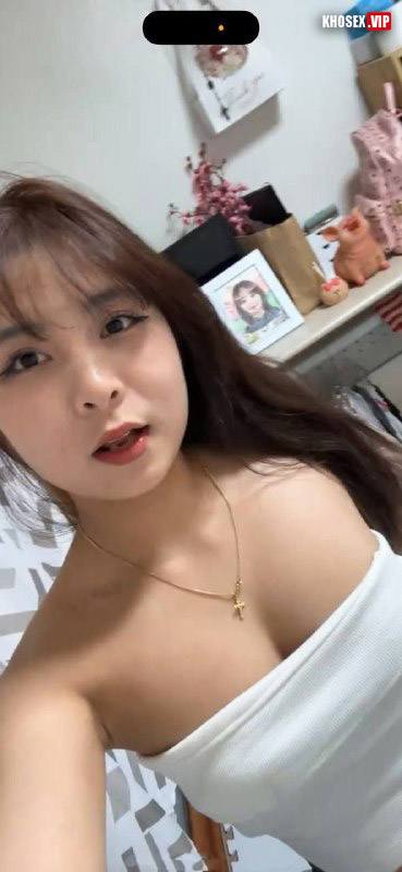 Vợ dâm cưỡi ngựa sướng dâm thủy ra lênh láng - Hình 01