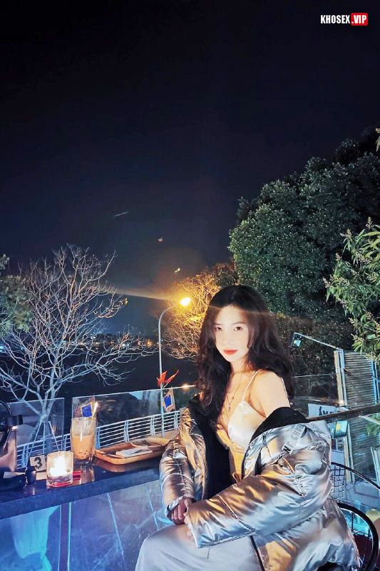 Chơi lỗ lồn chưa đã anh chuyển sang lỗ nhị làm em sướng phê - Hình 03