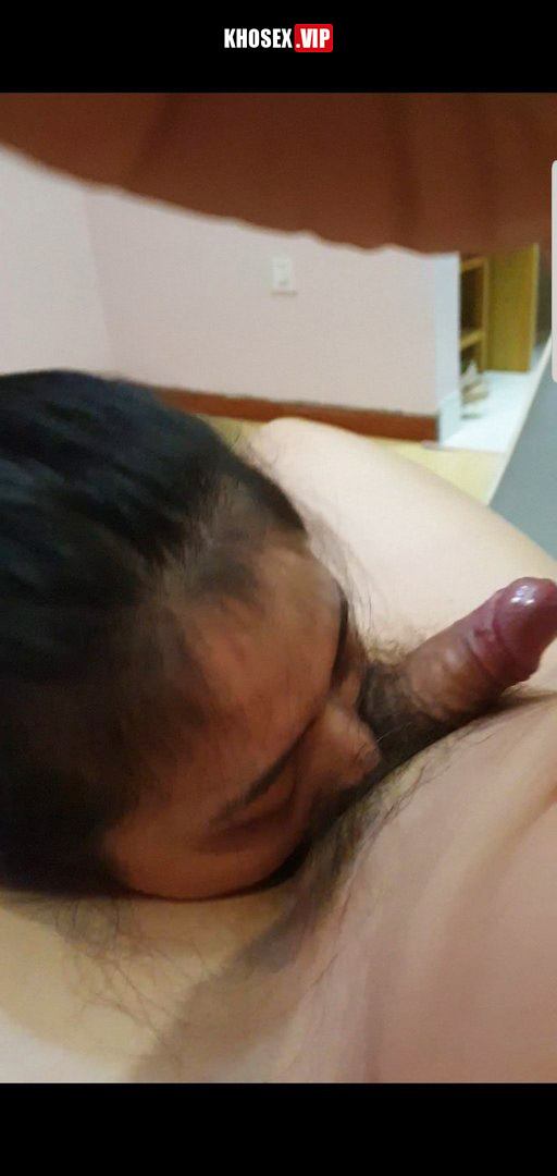 Đêm khuya đè con vợ dâm ra địt xuất tinh tràn lồn - Hình 02