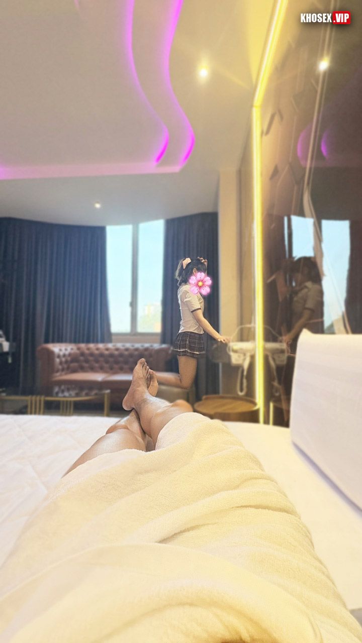 Địt em Loli 2k mặt xinh bím nhiều nước - Hình 10