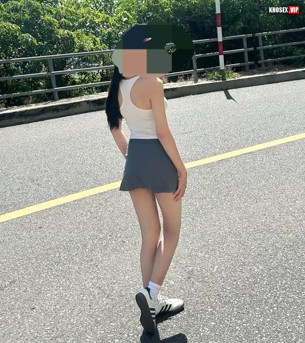 Đưa em kế toán cty dỗi ny đi khách sạn bắn nát lồn em - Hình 01