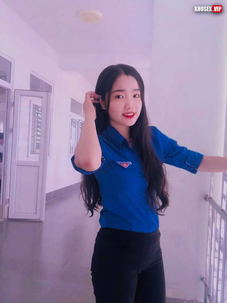 Em sinh viên vú to cưỡi ngựa cực dẻo (Full Clip + Pic) - Hình 01