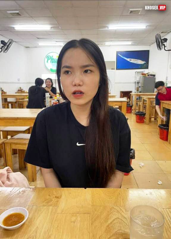 Em sinh viên vú to cưỡi ngựa cực dẻo (Full Clip + Pic) - Hình 02