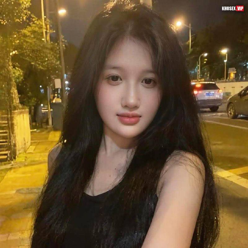 Cặc to tuột quần chịch em rau xinh lồn múp trong phòng trọ (Full Clip + Pic) - Hình 04