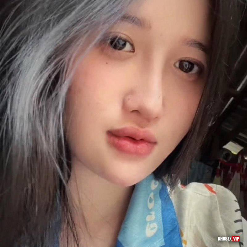 Cặc to tuột quần chịch em rau xinh lồn múp trong phòng trọ (Full Clip + Pic) - Hình 06