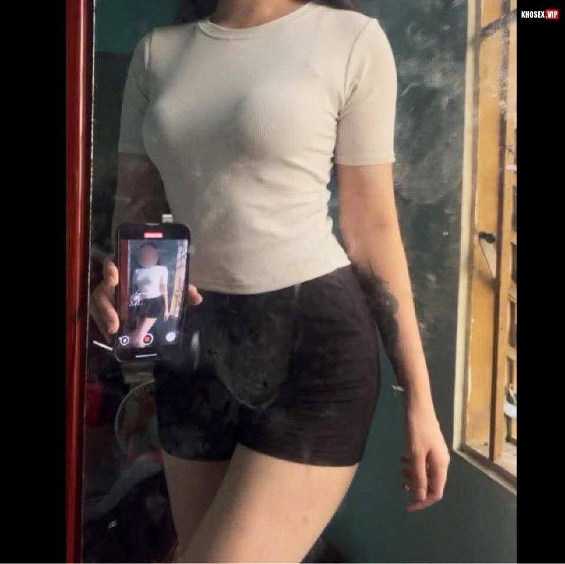 Cặc to tuột quần chịch em rau xinh lồn múp trong phòng trọ (Full Clip + Pic) - Hình 23