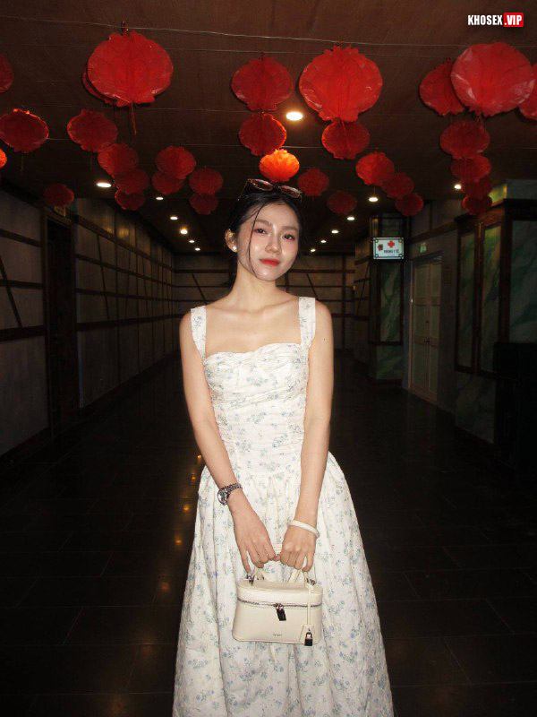 Đang đụ em bảo thấy nước em ra nhiều hong đụ sướng hong (Full Clip + Pic) - Hình 01