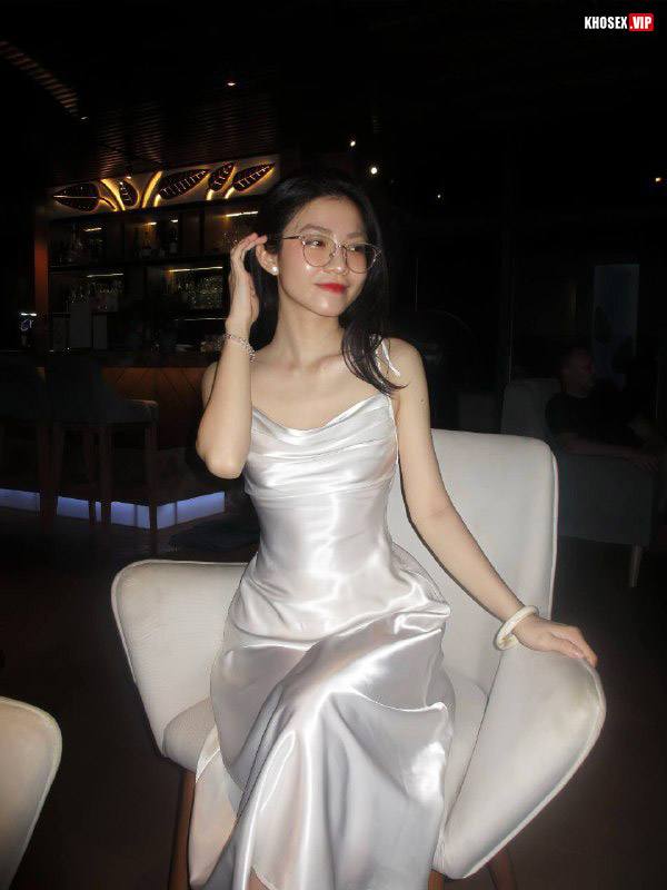 Đang đụ em bảo thấy nước em ra nhiều hong đụ sướng hong (Full Clip + Pic) - Hình 02