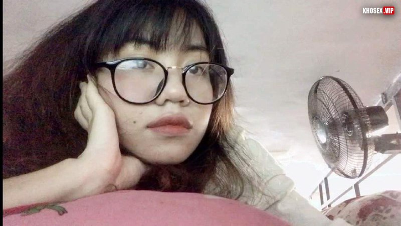 Đặng Xuân Thảo 2k3 em sinh viên kính cận lộ clip sex địt nhau cùng bạn trai (Full Clip + Pic) - Hình 08