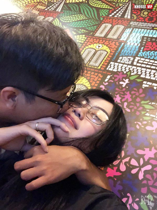 Em ghệ vú to vừa cưỡi vừa mút vú em (Full Clip + Pic) - Hình 03