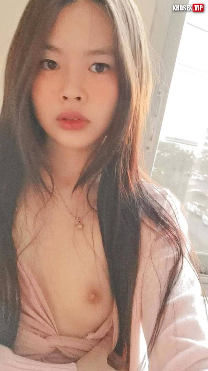 Em học sinh vú to lần đầu đi nhà nghỉ với bạn trai - Hình 01