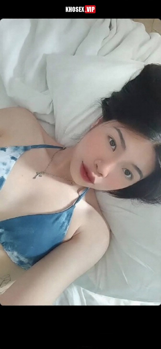 Móc lồn em cho ra nước rồi địt mới sướng (Full Clip + Pic) - Hình 02